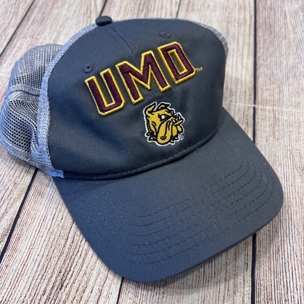 Under Armour NWOT UMD Bulldogs Snapback ‎ Hat Gray Mesh University of Minnesota